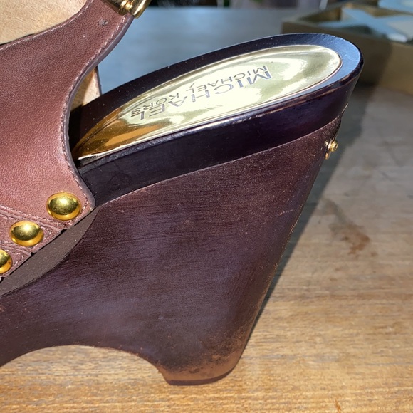 Beautiful leather Michael Kors sandals size 9! - Picture 5 of 11